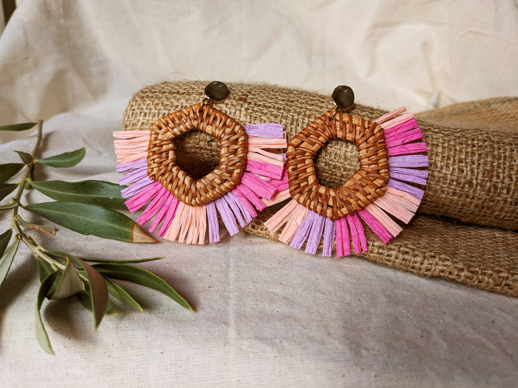 Ibiza – Pink Raffia & Rattan fan earrings